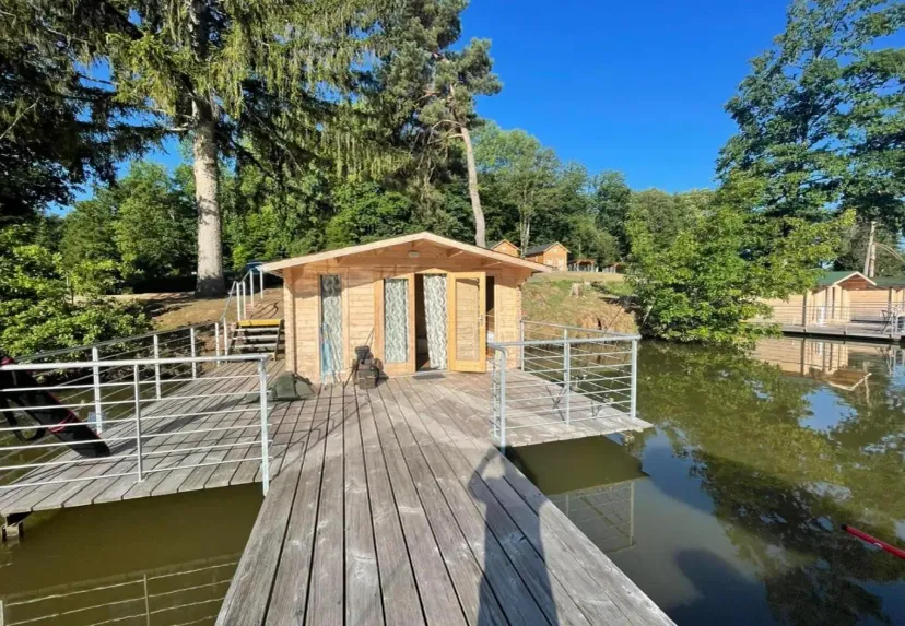 Fishing cabin 1 by a private pond of 9.88 ac in Franche-Comté