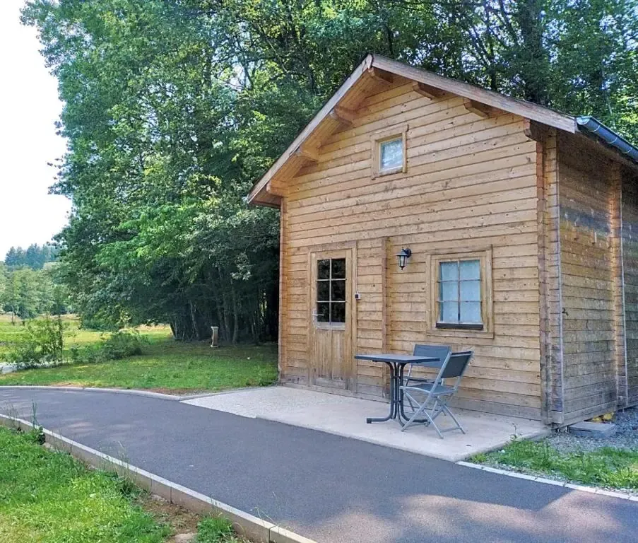 Chalet by a private pond of 9.88 ac in Haute-Saône