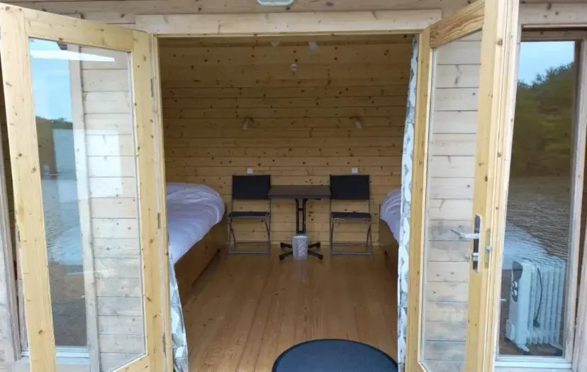 Fishing cabin 2 by a private pond of 9.88 ac in Franche-Comté