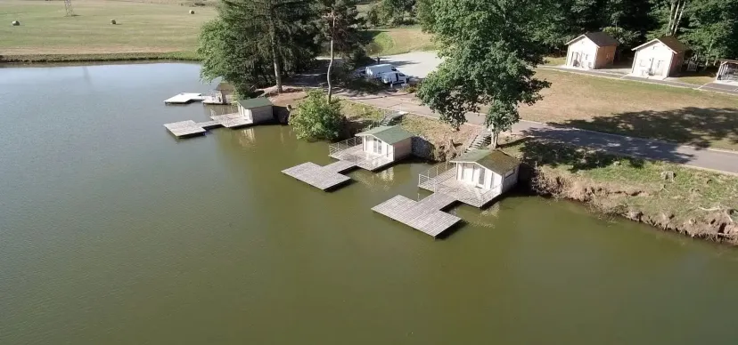 Fishing cabin 2 by a private pond of 9.88 ac in Franche-Comté