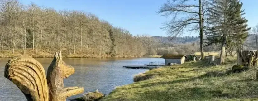 Fishing cabin 2 by a private pond of 9.88 ac in Franche-Comté