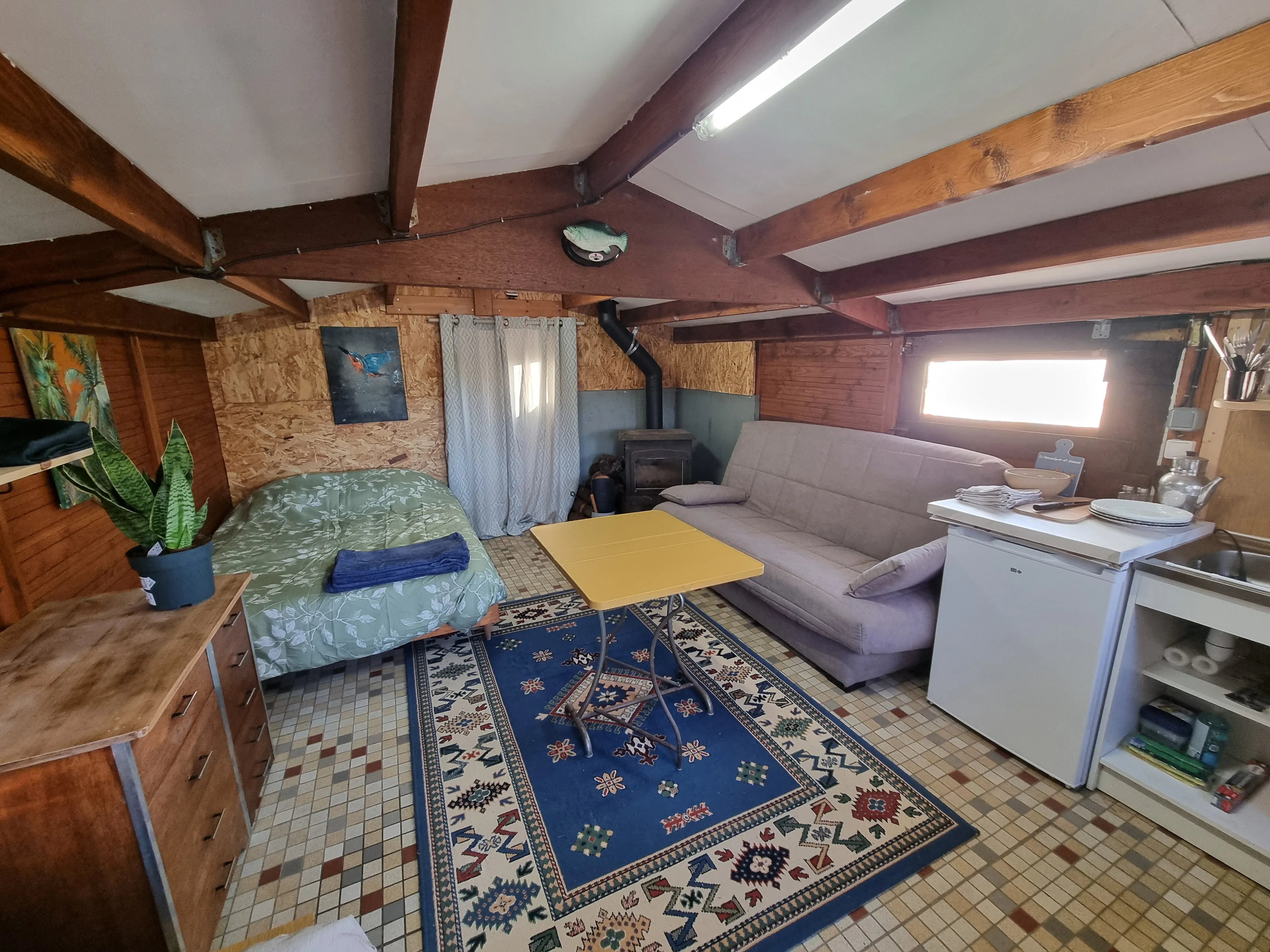 Private pond fishing cottage 86111.2 sq ft - from 2 to 8 pers