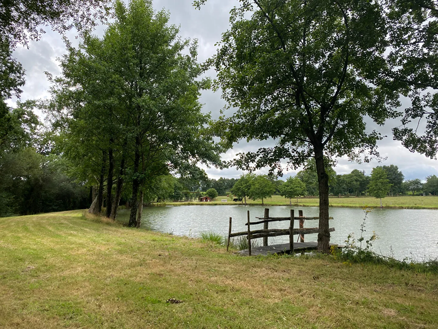Private pond fishing cottage 86111.2 sq ft - from 2 to 8 pers