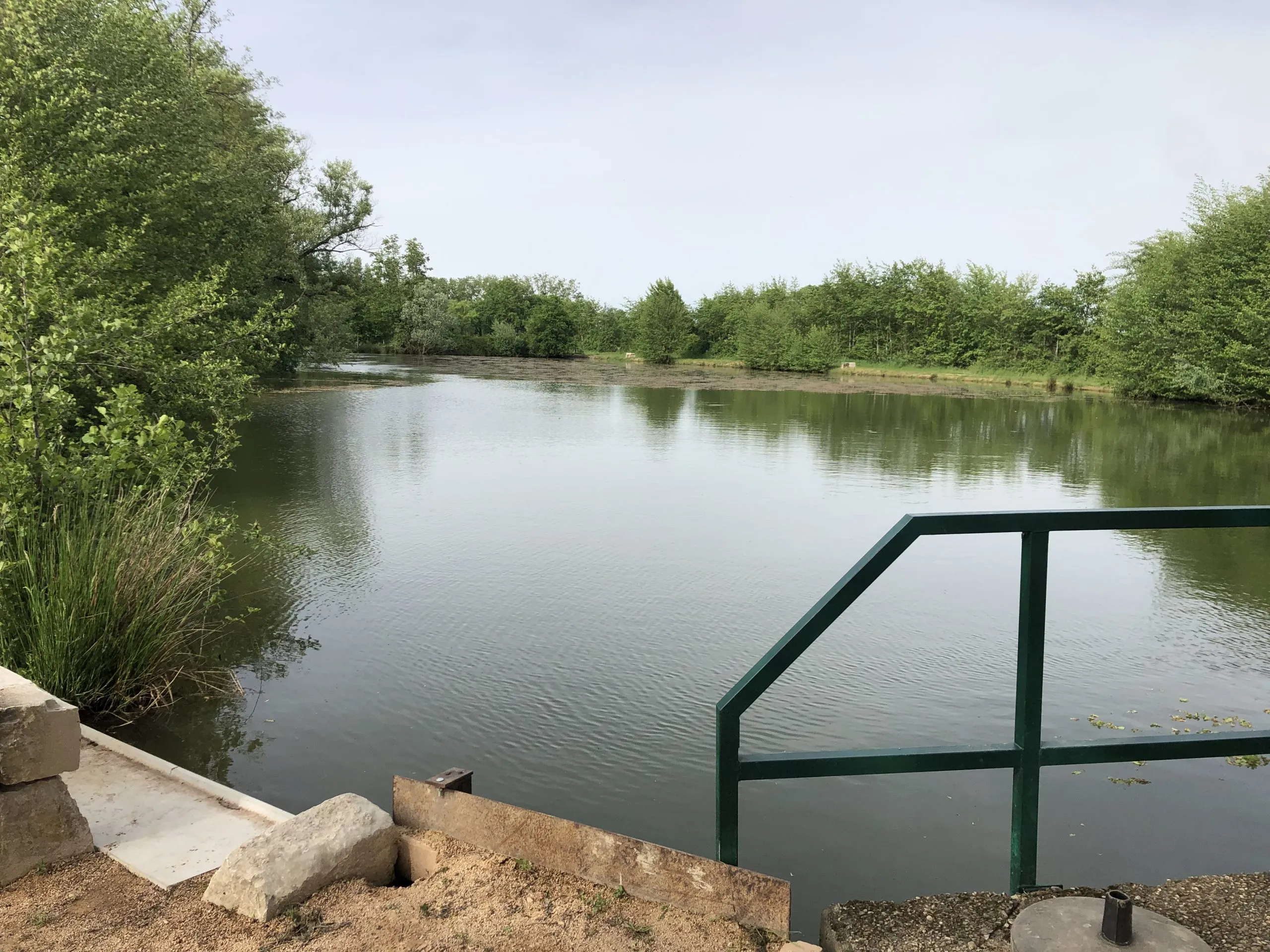 Cabane insolite avec plan d’eau au cœur de la Dombes