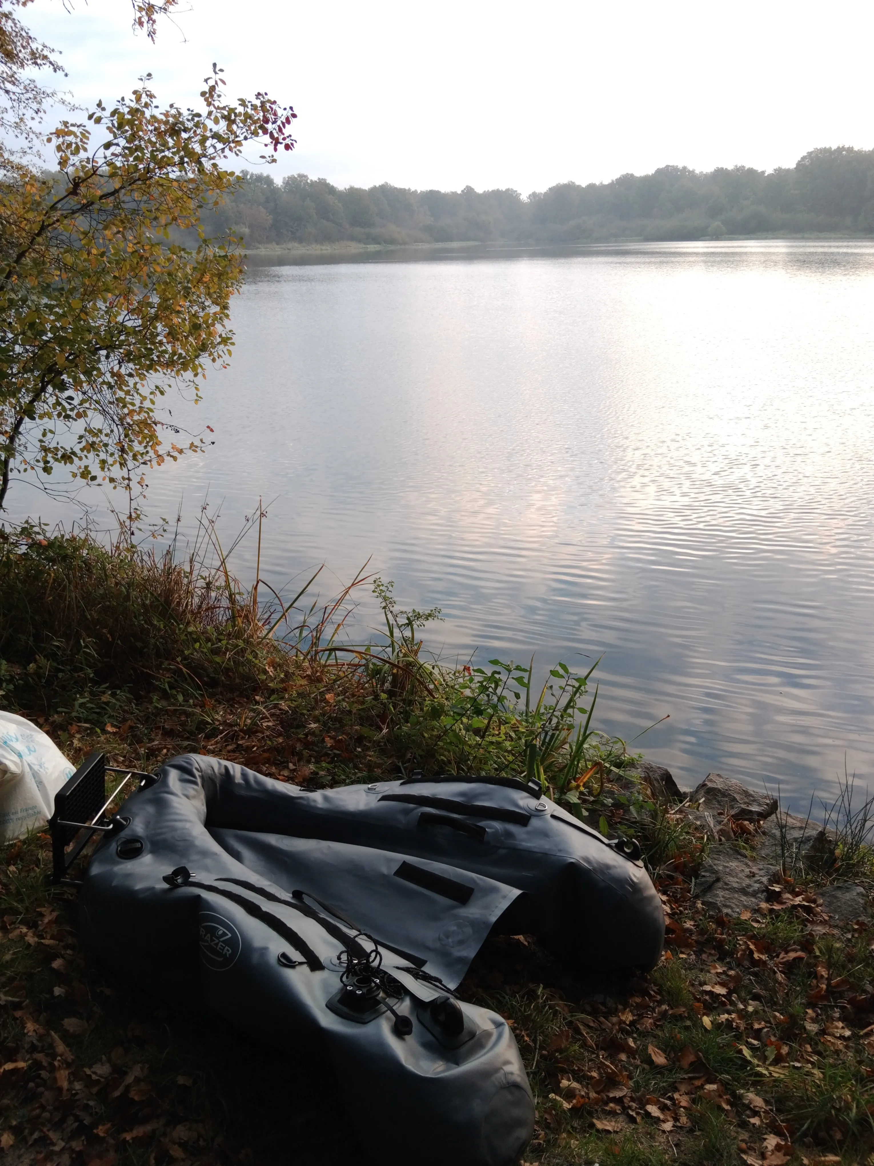 Location de l’étang du Pin de 12ha en privatisation pour un séjour de pêche à côté de Paris