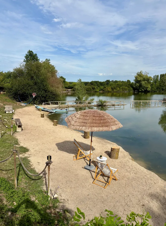 Étang de pêche privatisé pour avec plage et île - 2.8 ha