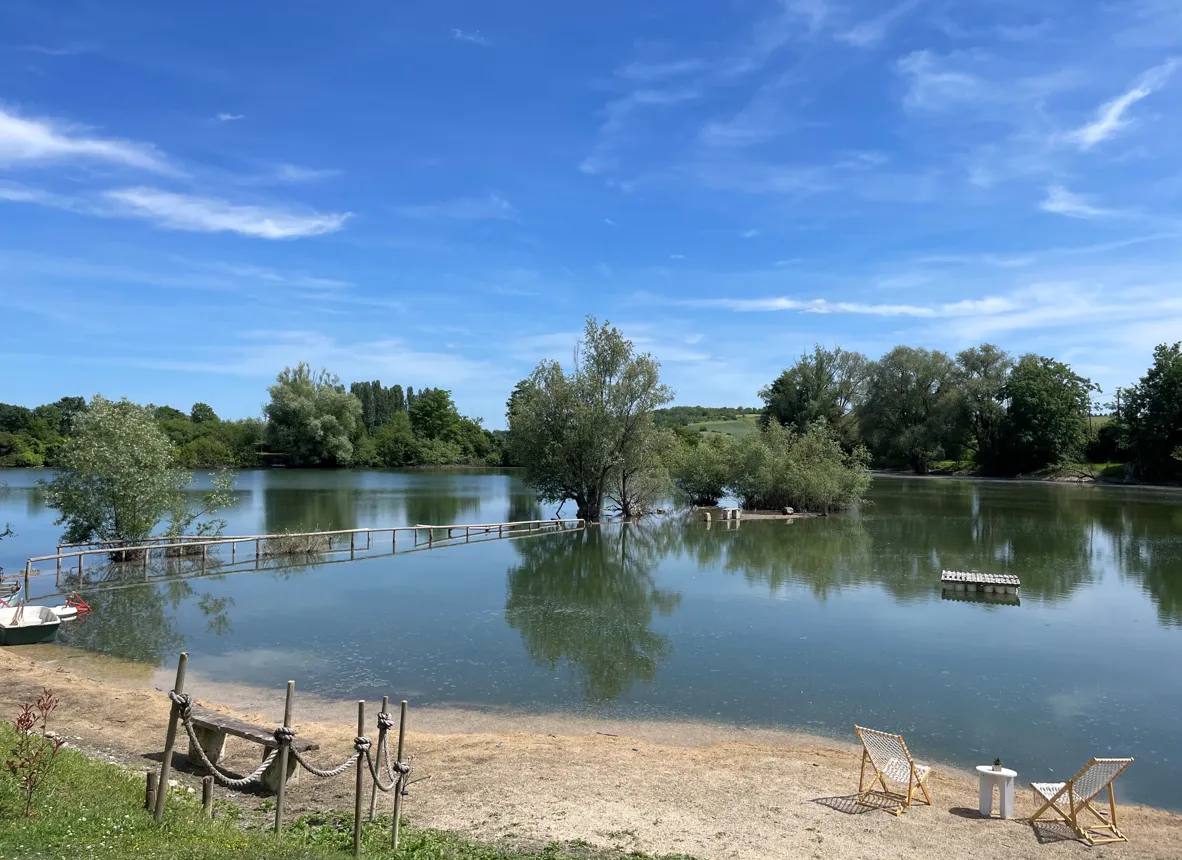 Étang de pêche privatisé pour avec plage et île - 2.8 ha