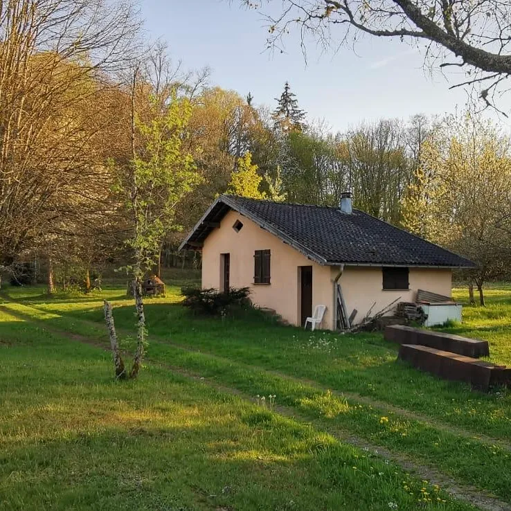 Étang privé et maison tout équipée en Haute-Saône