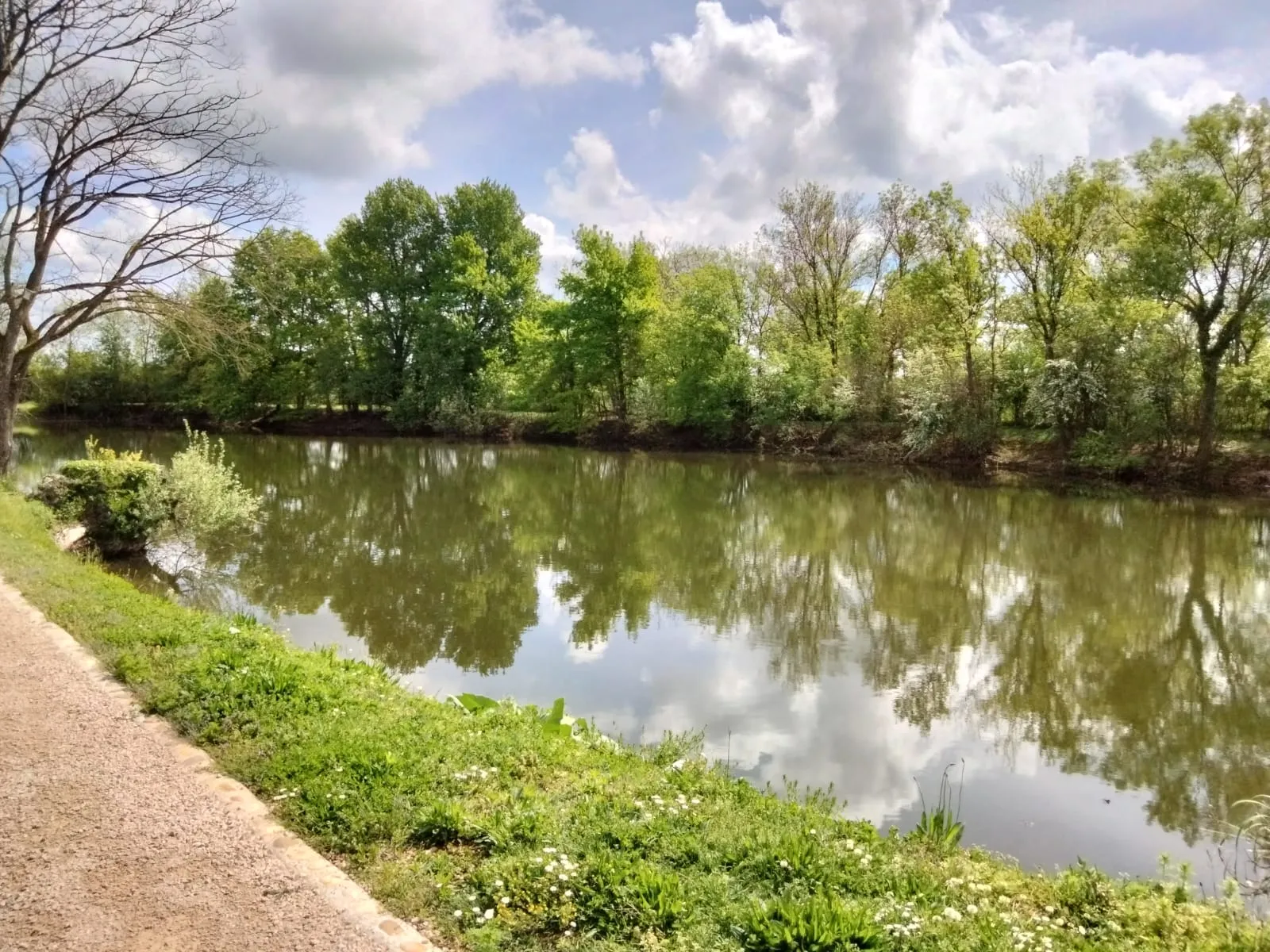 Mobile home all comfort at the edge of a large private pond