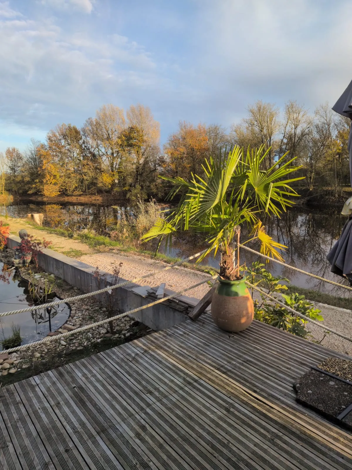 Mobile home all comfort at the edge of a large private pond