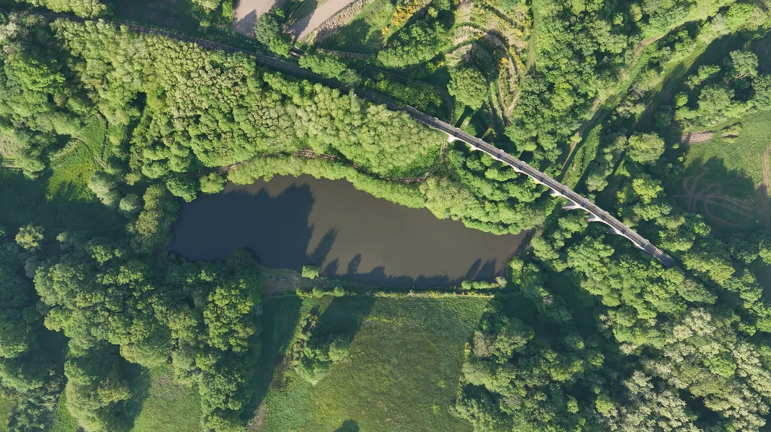 Etang for rent 3.71 ac with a fishing cabin