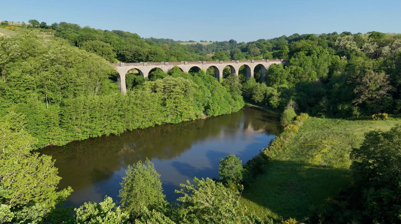 Etang for rent 3.71 ac with a fishing cabin