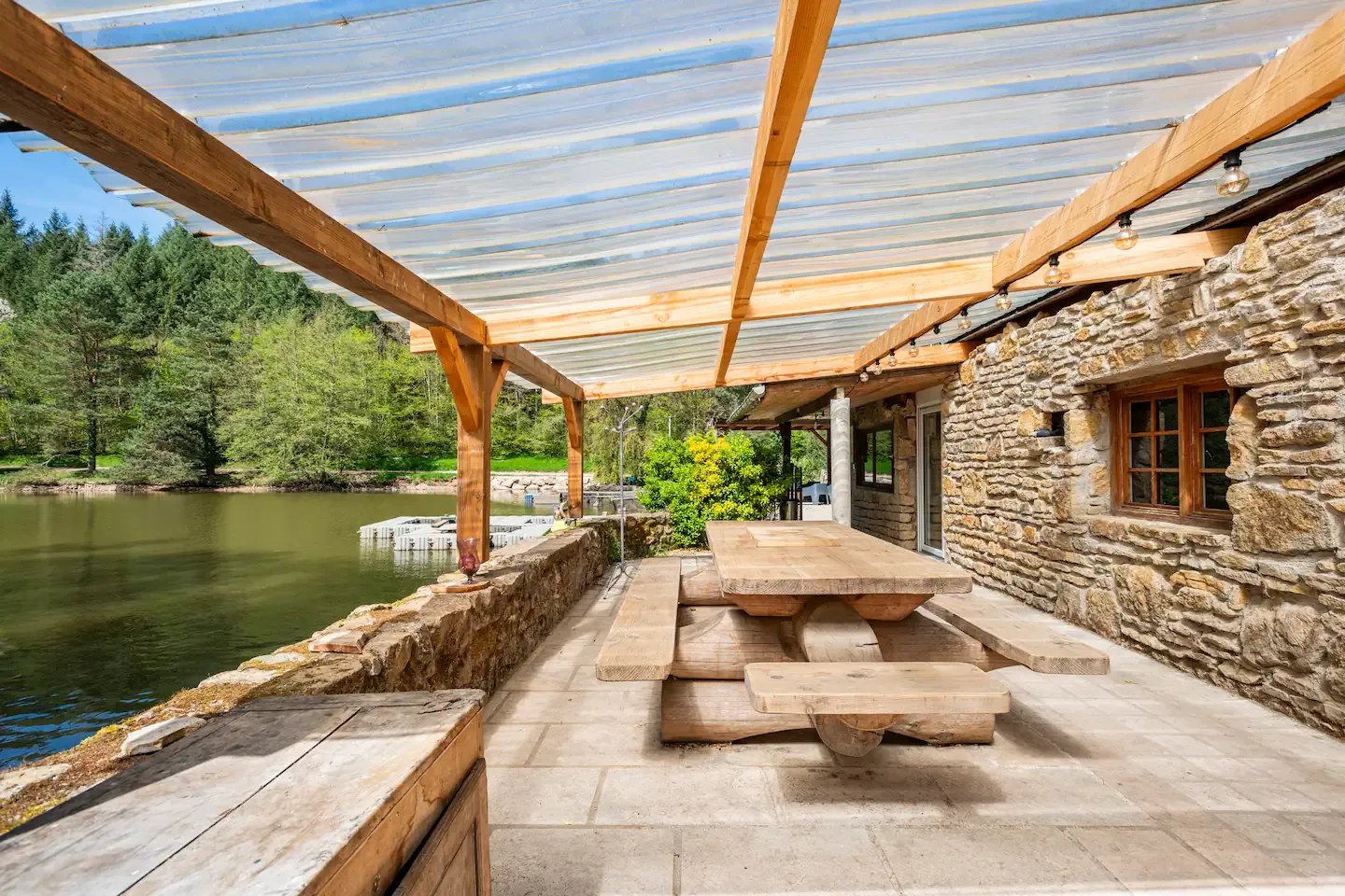 Chalet 12 personnes sur un étang pour la pêche