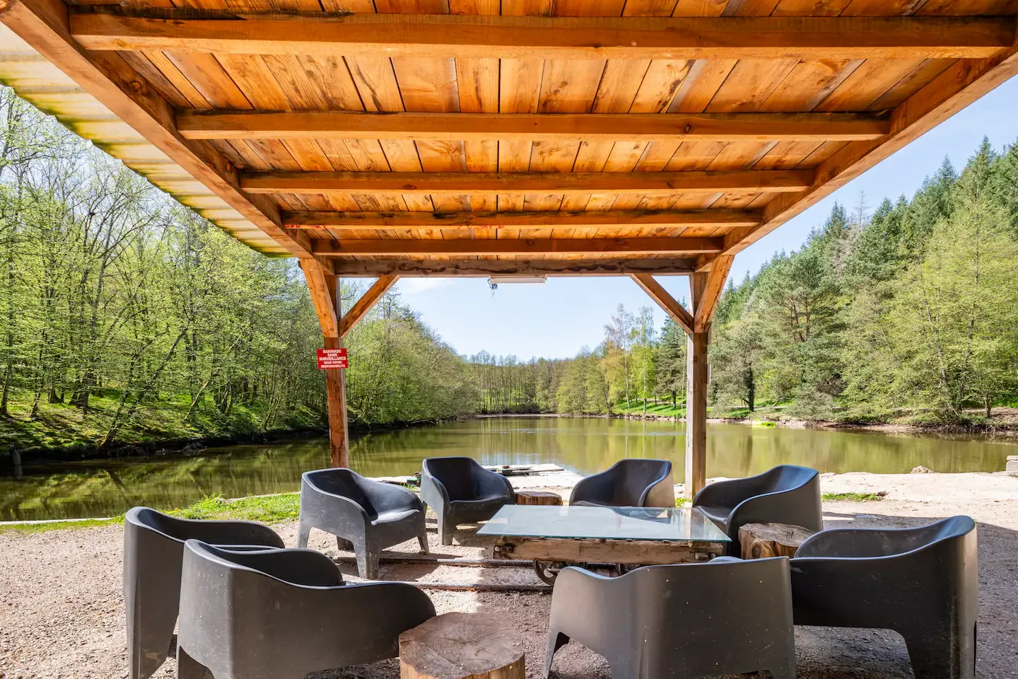 Chalet 12 personnes sur un étang pour la pêche
