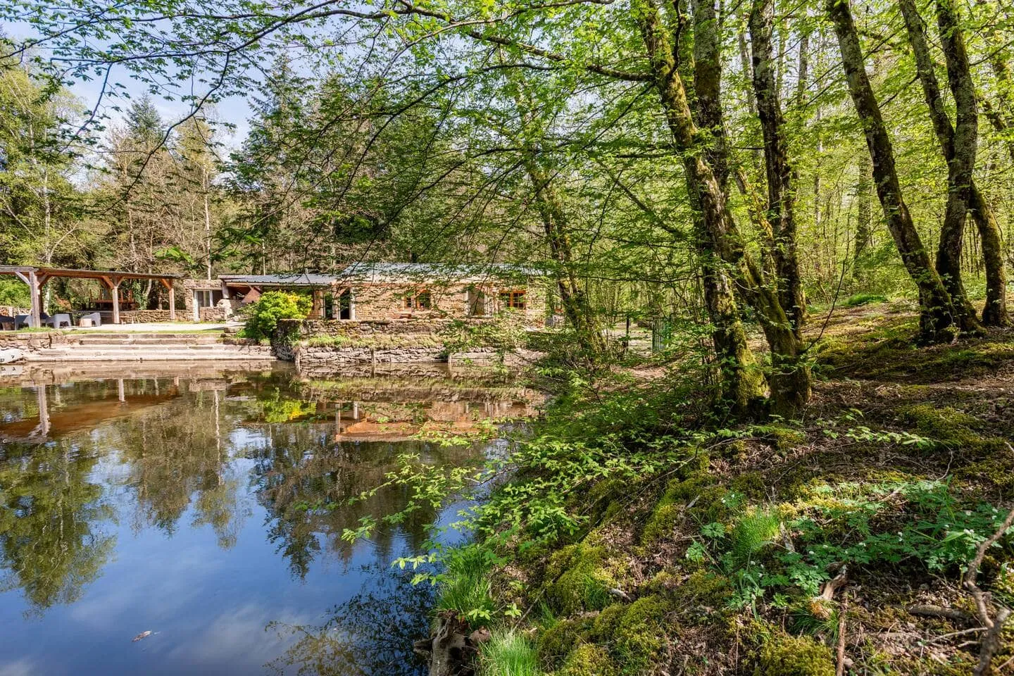 Chalet 12 personnes sur un étang pour la pêche