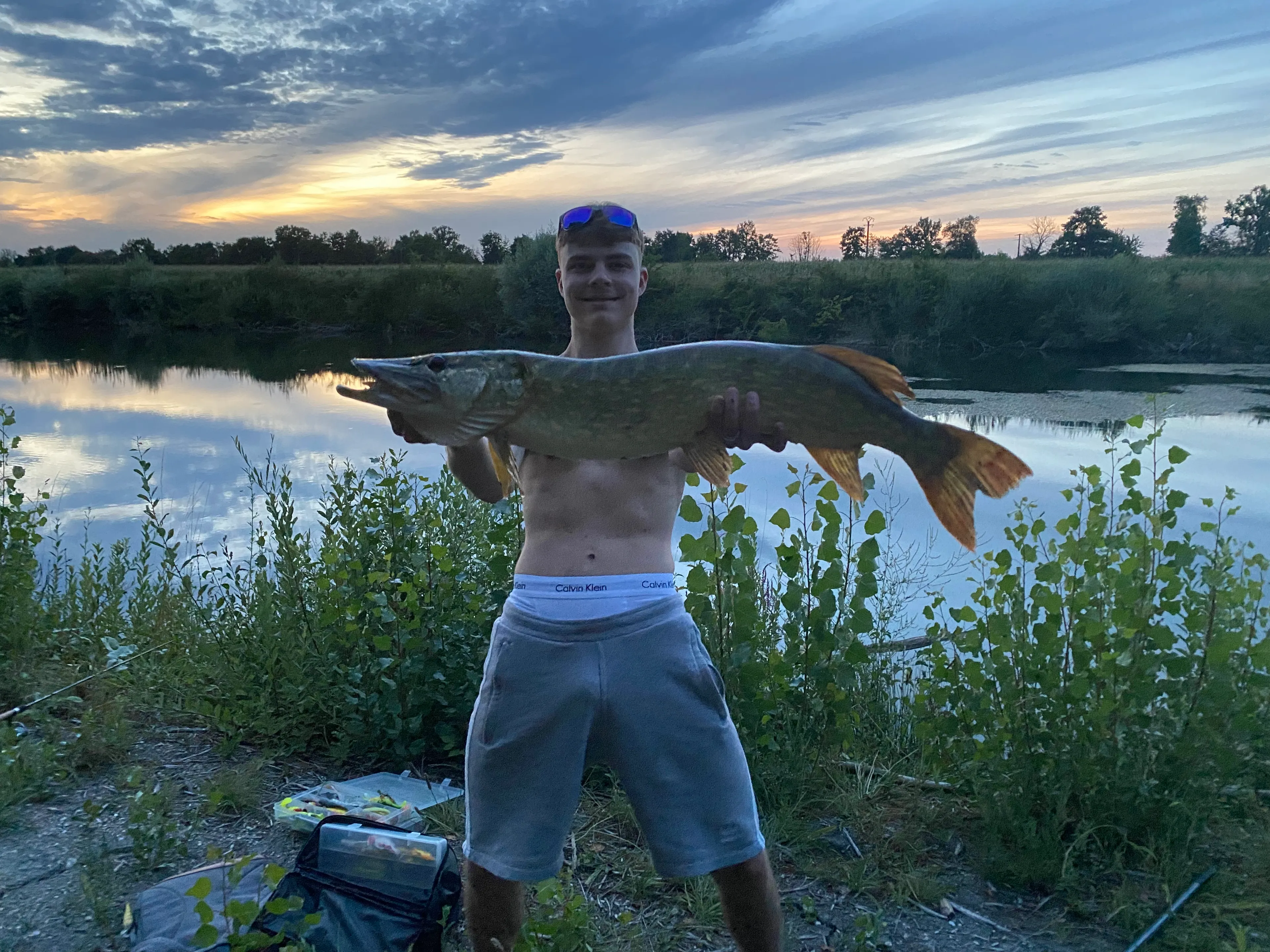 Étang sauvage de 2,7 ha avec maison tout équipée – Spot idéal pour les amateurs de carnassiers en fl