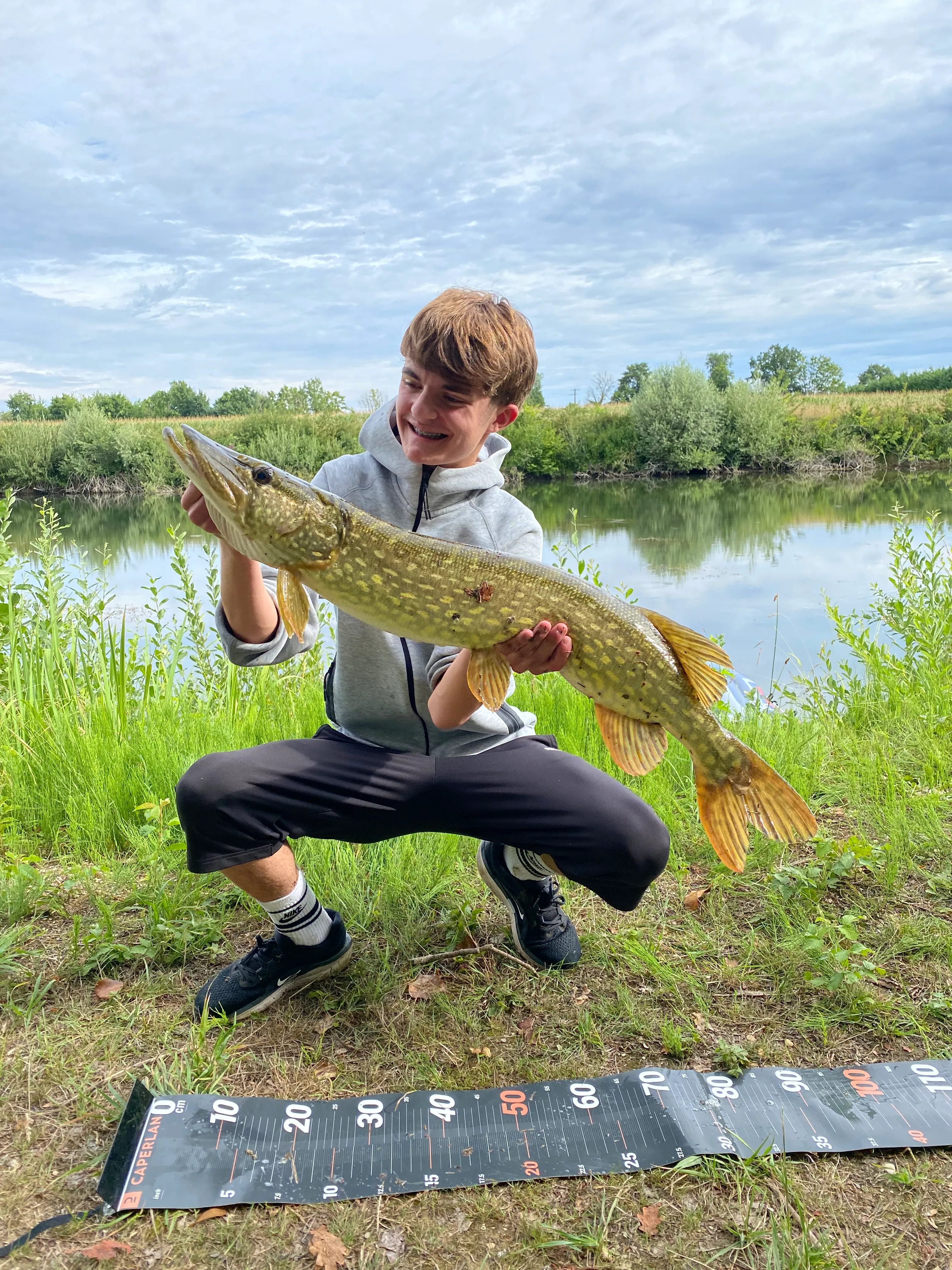 Étang sauvage de 2,7 ha avec maison tout équipée – Spot idéal pour les amateurs de carnassiers en fl