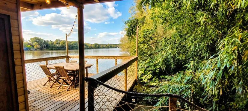 Cabane on the water, by the Tarn