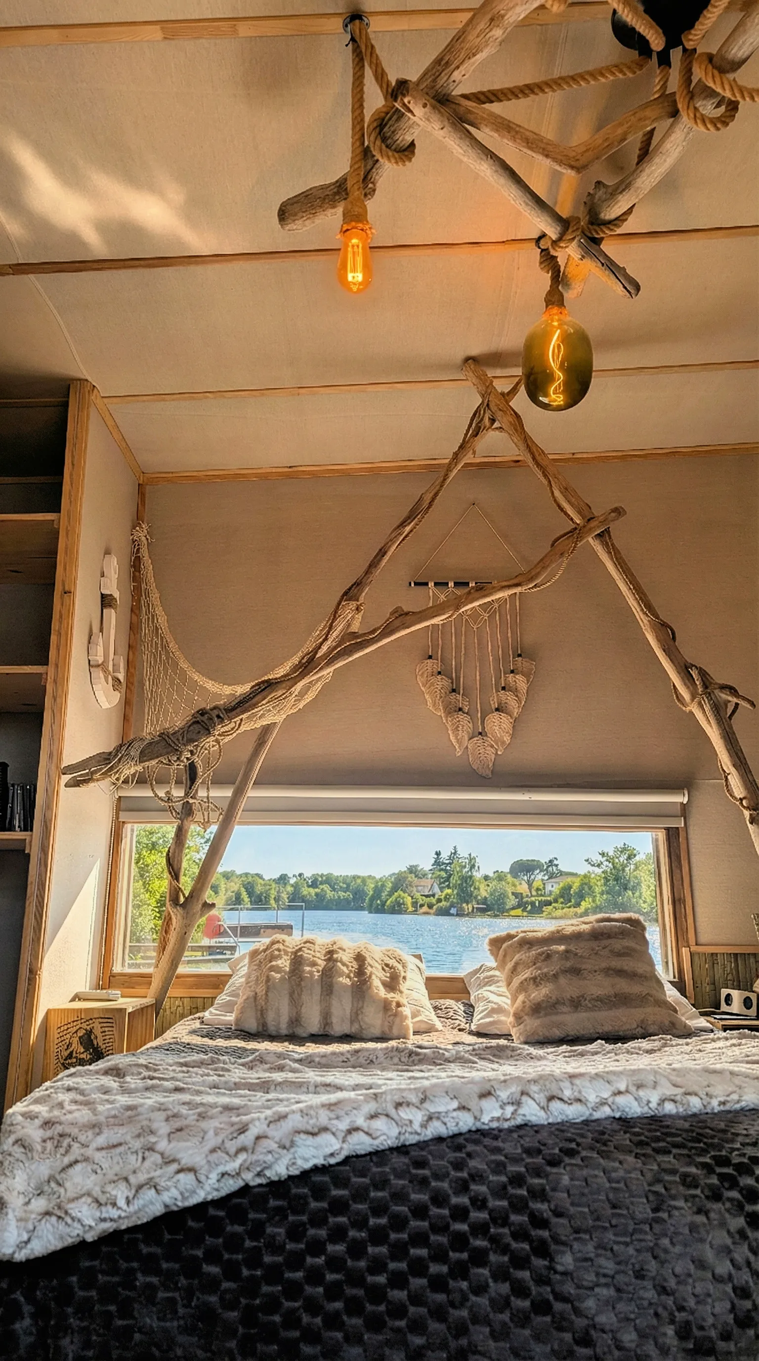 Cabane sur l'eau , au bord du Tarn