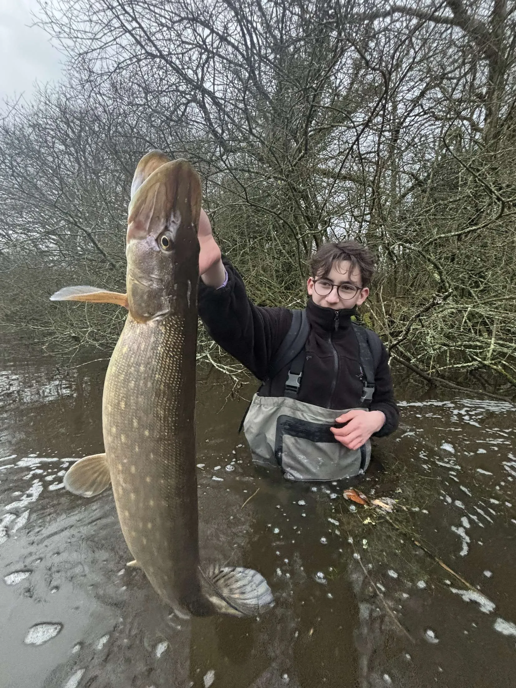 Etang de 20ha avec cabane perchée sur l’eau