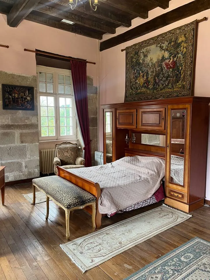 Château de Beaulieu, au bord d’un étang de 23 hectares