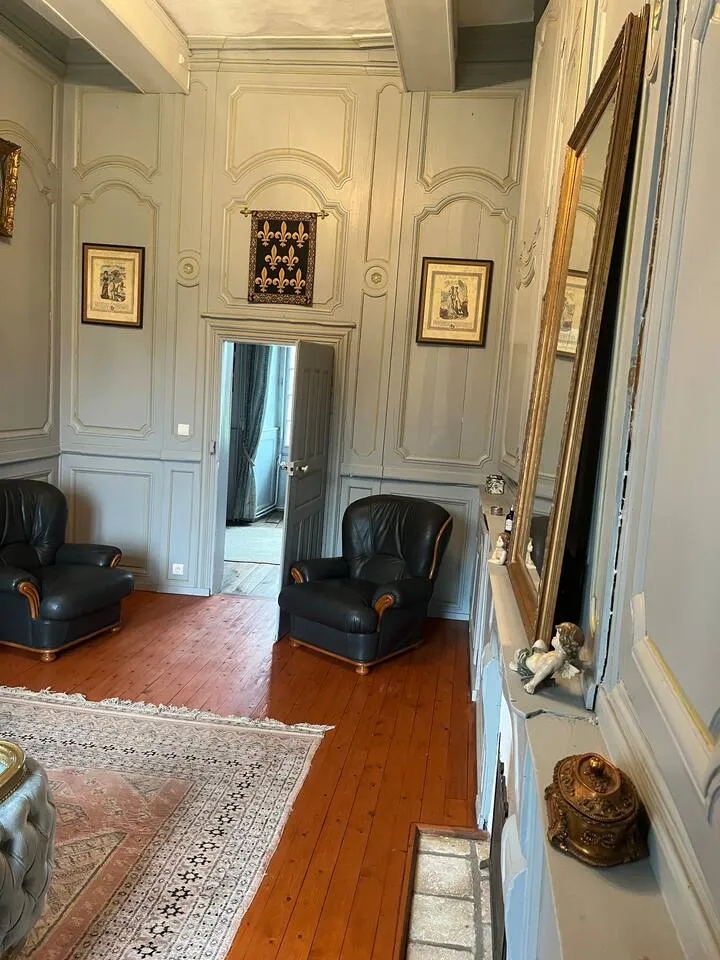Château de Beaulieu, au bord d’un étang de 23 hectares