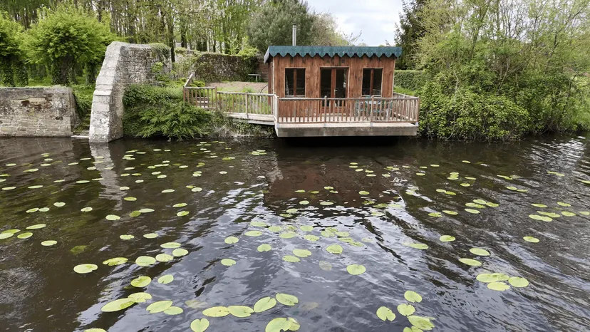 Etang de 22 hectares avec cabane perchée sur l’eau