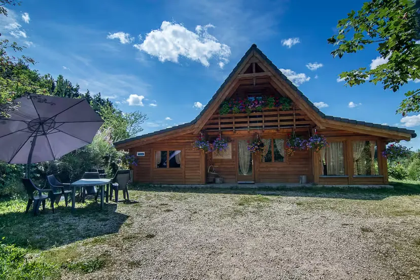 Magnifique chalet en bois avec son étang sauvage, tarif dégressif!!!