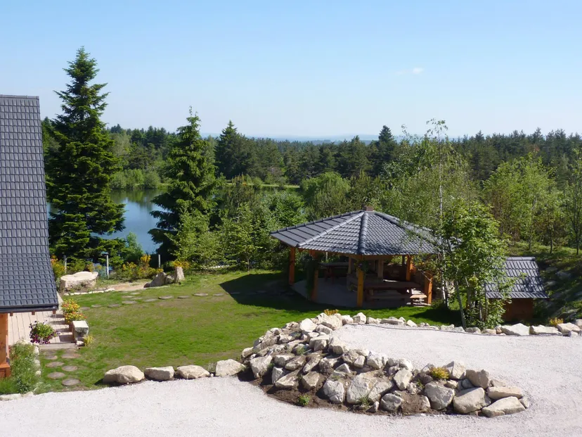 Magnifique chalet en bois avec son étang sauvage, tarif dégressif!!!