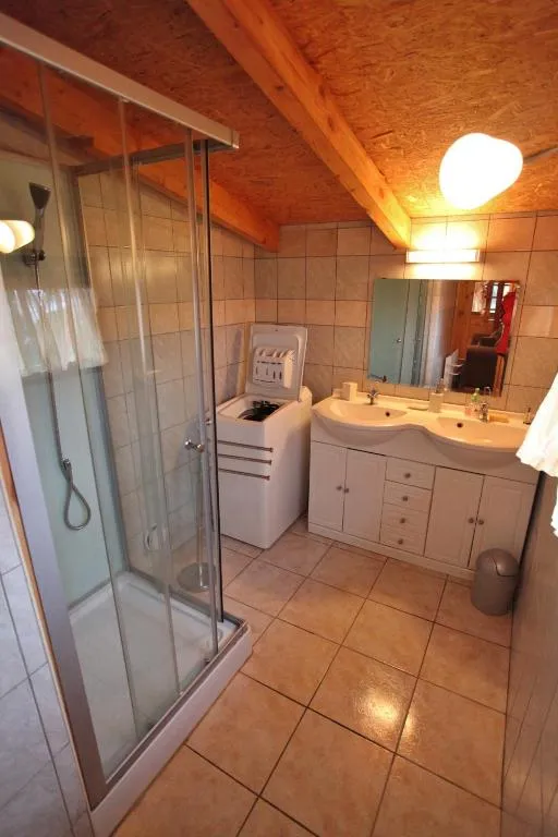 Magnifique chalet en bois avec son étang sauvage, tarif dégressif!!!