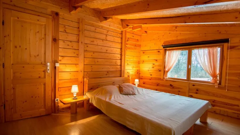 Magnifique chalet en bois avec son étang sauvage, tarif dégressif!!!