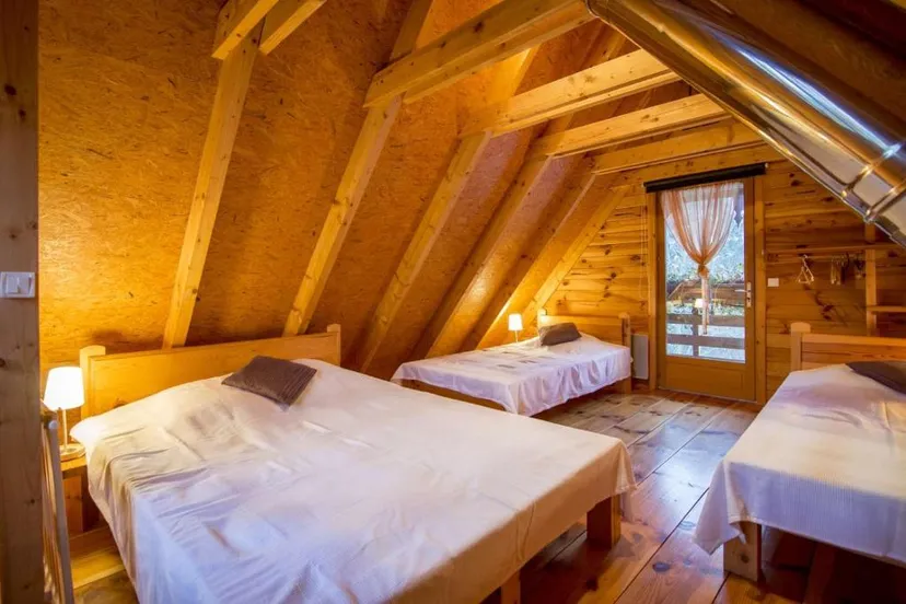 Magnifique chalet en bois avec son étang sauvage, tarif dégressif!!!
