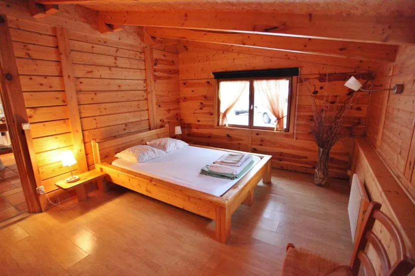 Magnifique chalet en bois avec son étang sauvage, tarif dégressif!!!