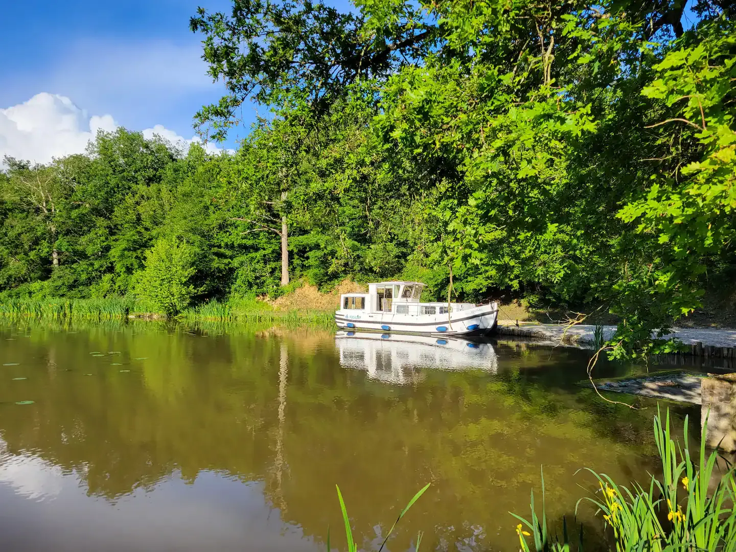 Location Péniche  pour 2  personnes + Pêche sur  létang de 9ha