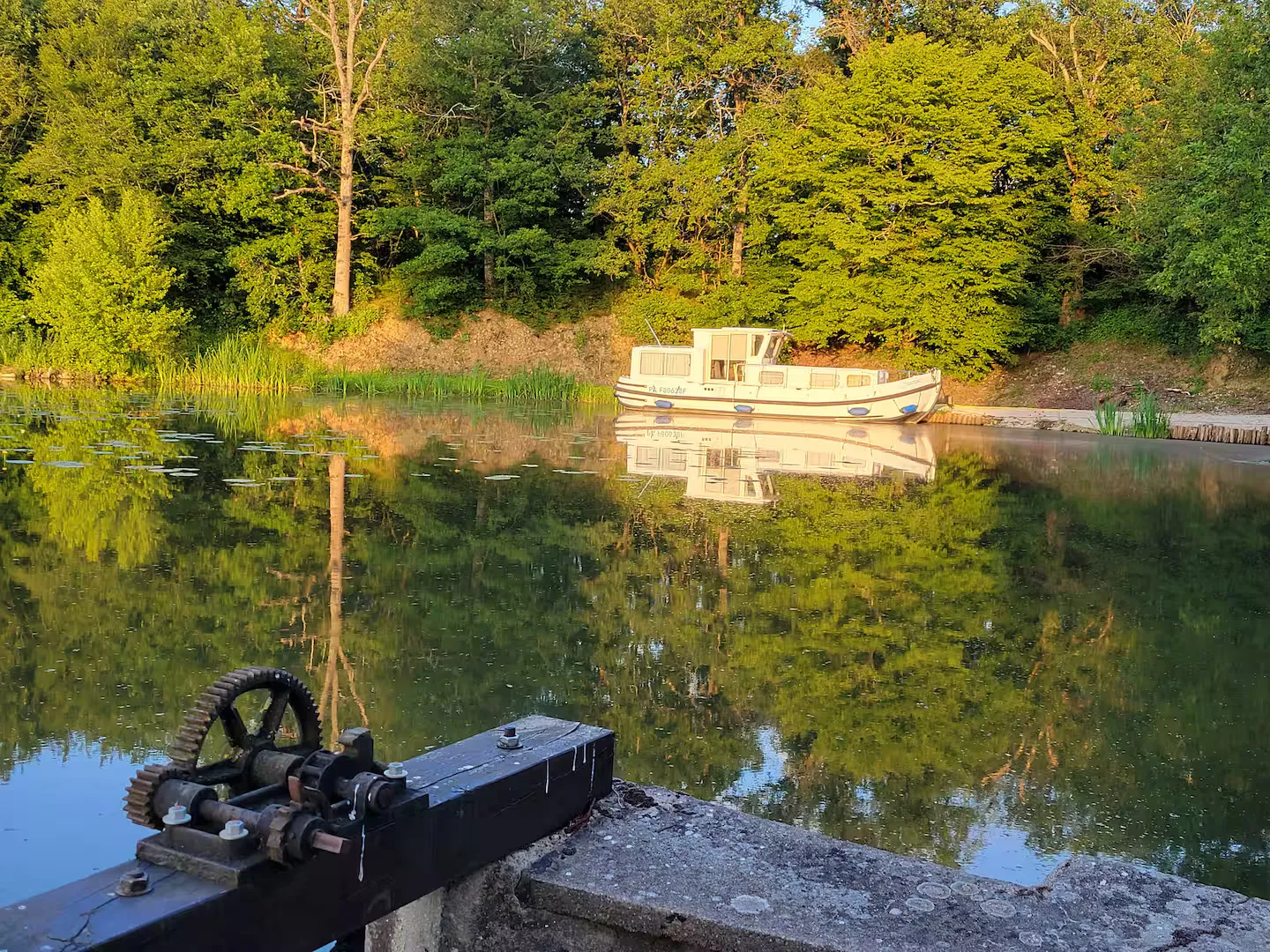 Location Péniche  pour 2  personnes + Pêche sur  létang de 9ha