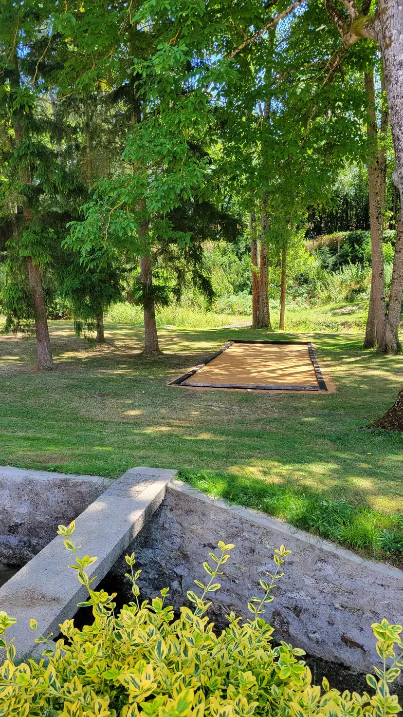 Gite détente au jardin en pleine nature avec étang de 9 hectares