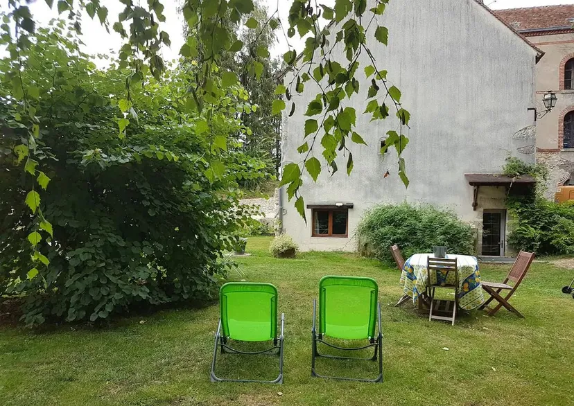 Gite détente au jardin en pleine nature avec étang de 9 hectares