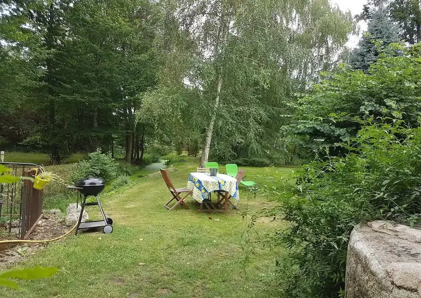 Gite détente au jardin en pleine nature avec étang de 9 hectares