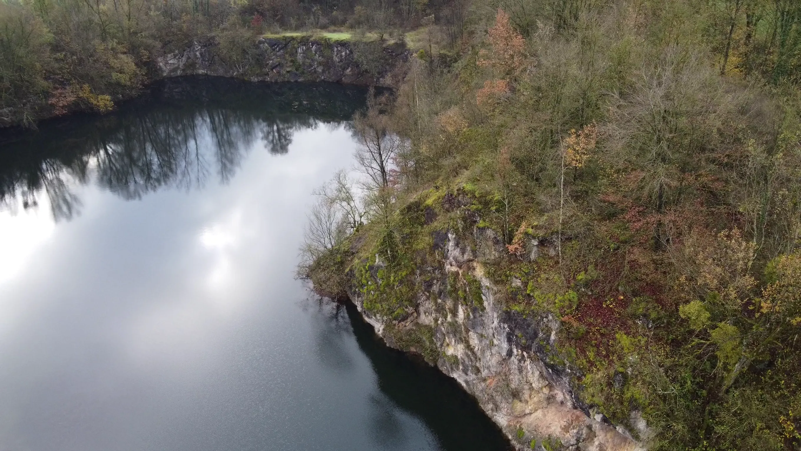 Etang en gravière de 2.5ha avec 12m de profondeur