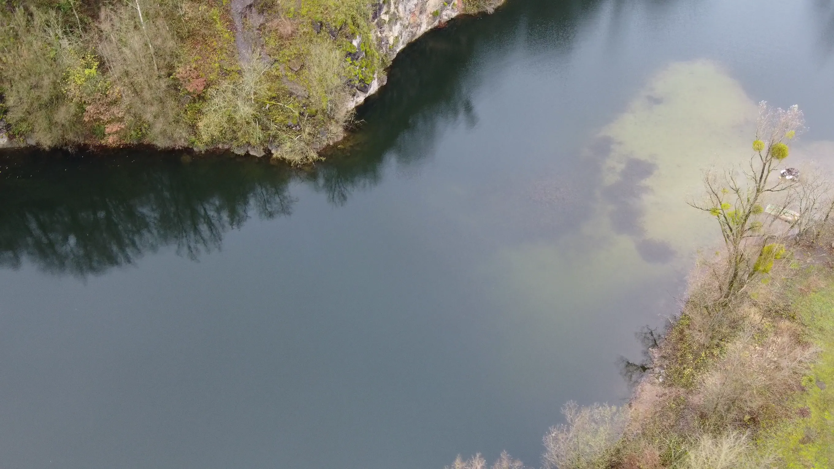 Etang en gravière de 2.5ha avec 12m de profondeur