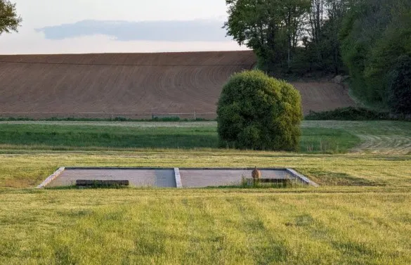Etang au calme, pêche et détente avec terrain de pétanque