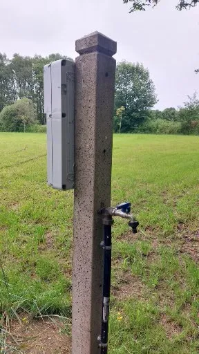 Etang au calme, pêche et détente avec terrain de pétanque