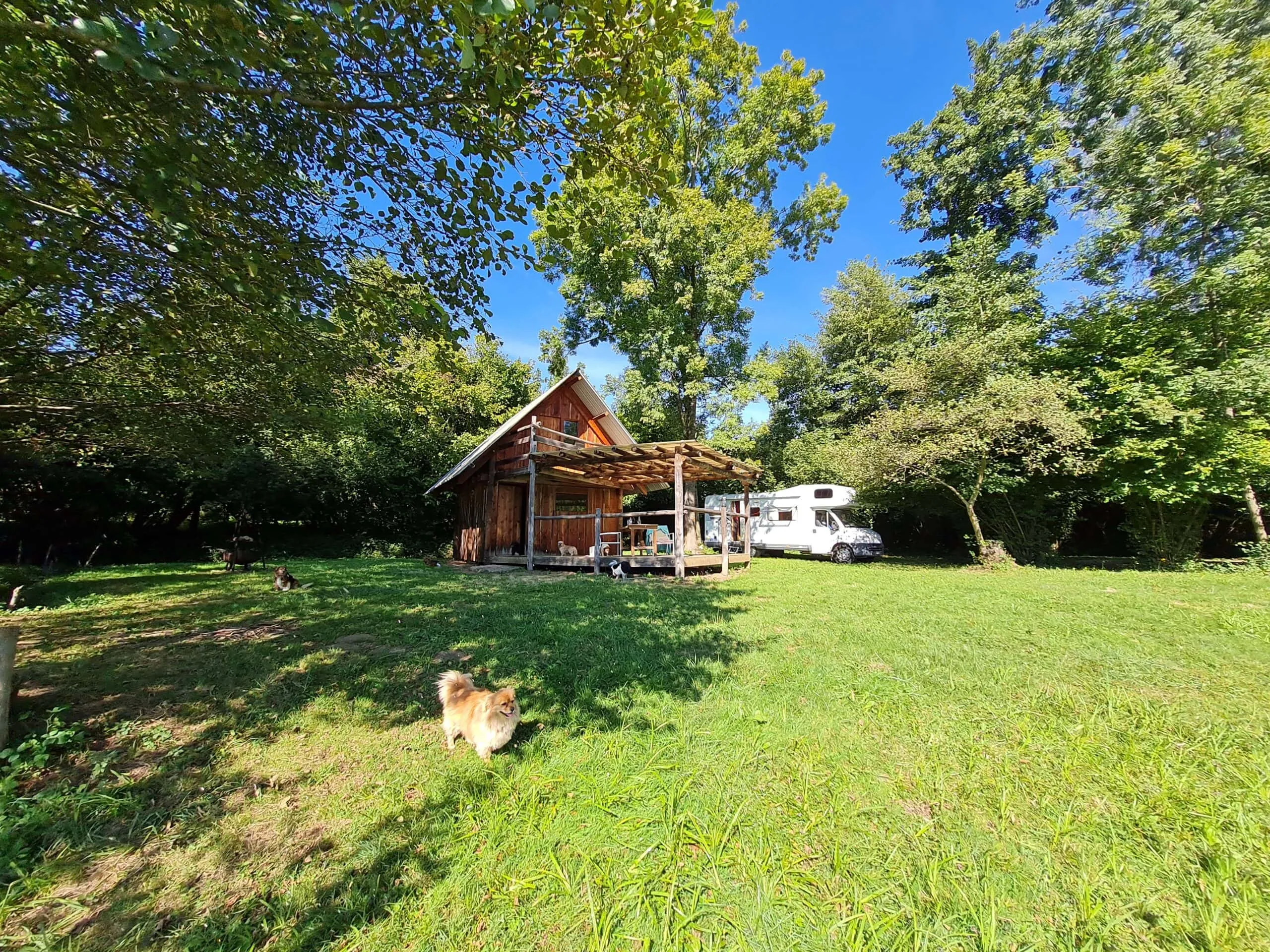 Chalet au bord d'un étang privé