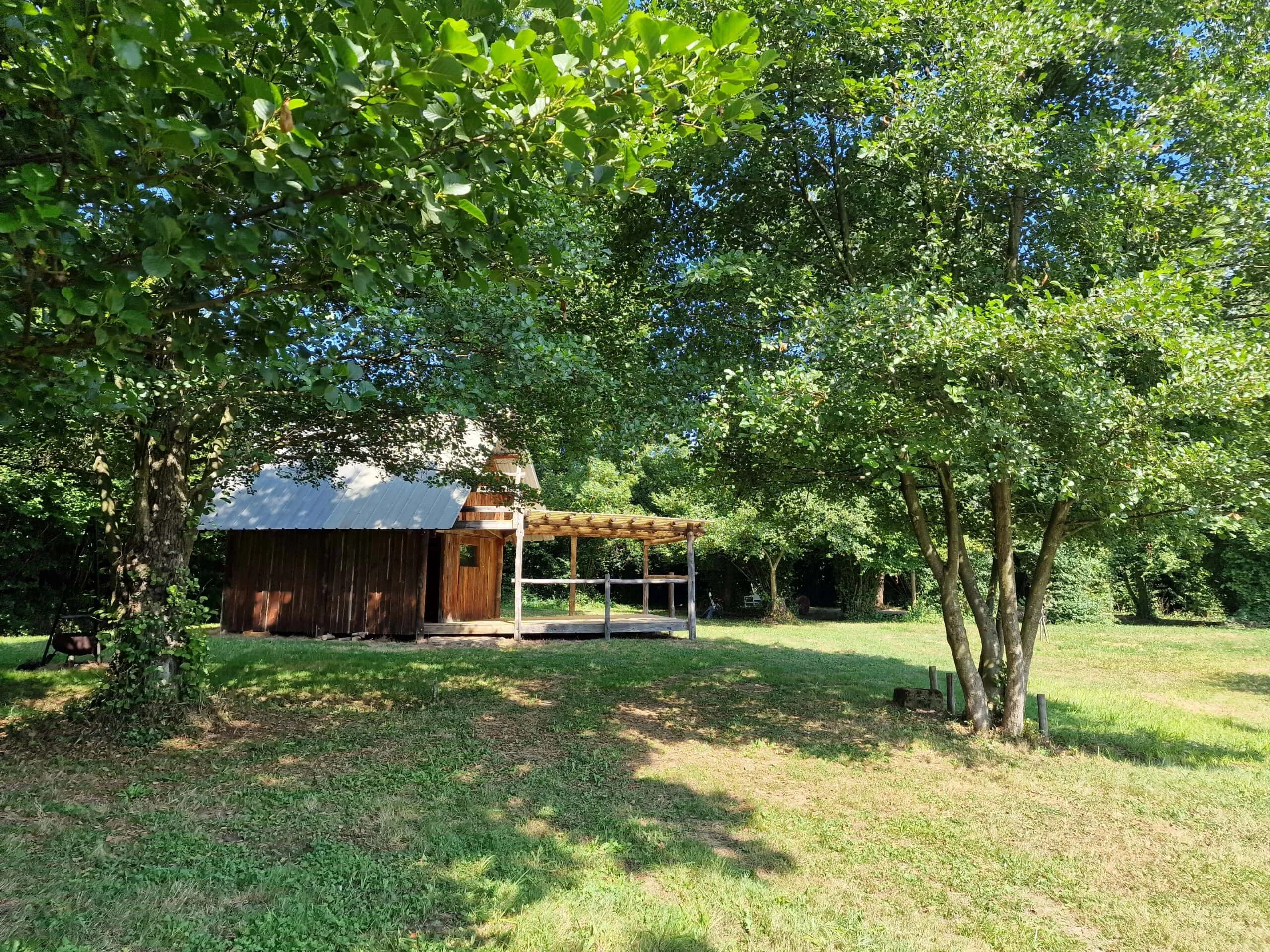 Chalet au bord d'un étang privé