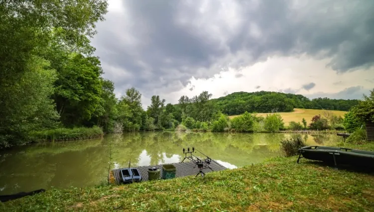 Location d'un étang 1 ha avec son gîte confortable