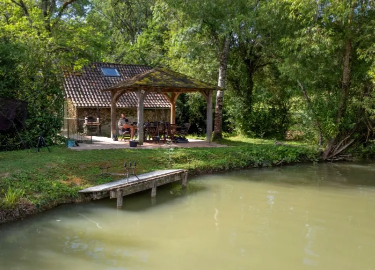Location d'un étang 1 ha avec son gîte confortable