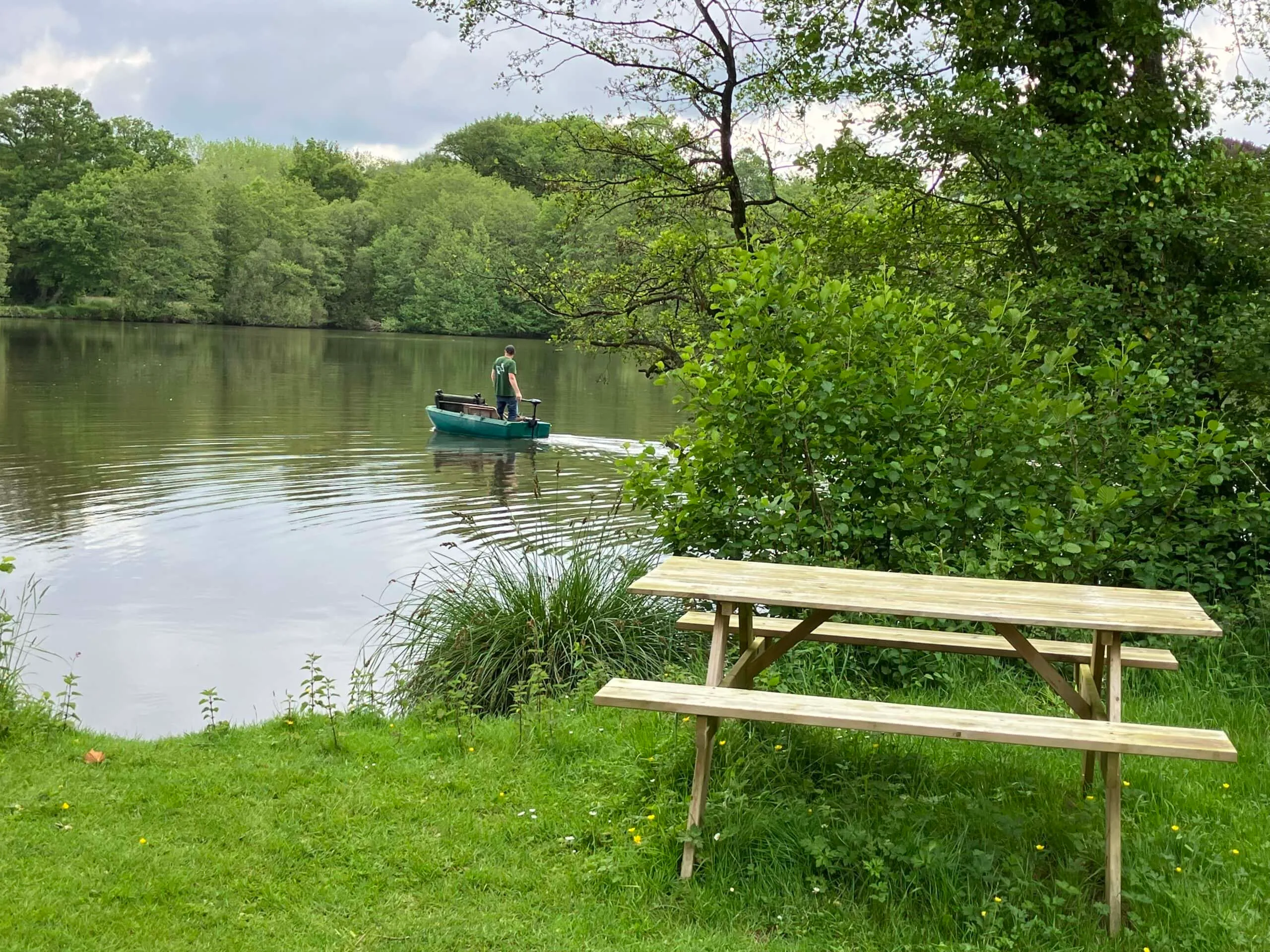 Etang avec un fort empoissonnement – Etang des milles et une carpe
