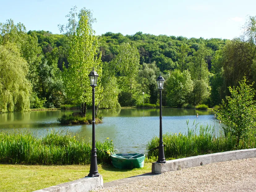 Gîtes de charme avec piscine, étang de pêche & jeux enfants