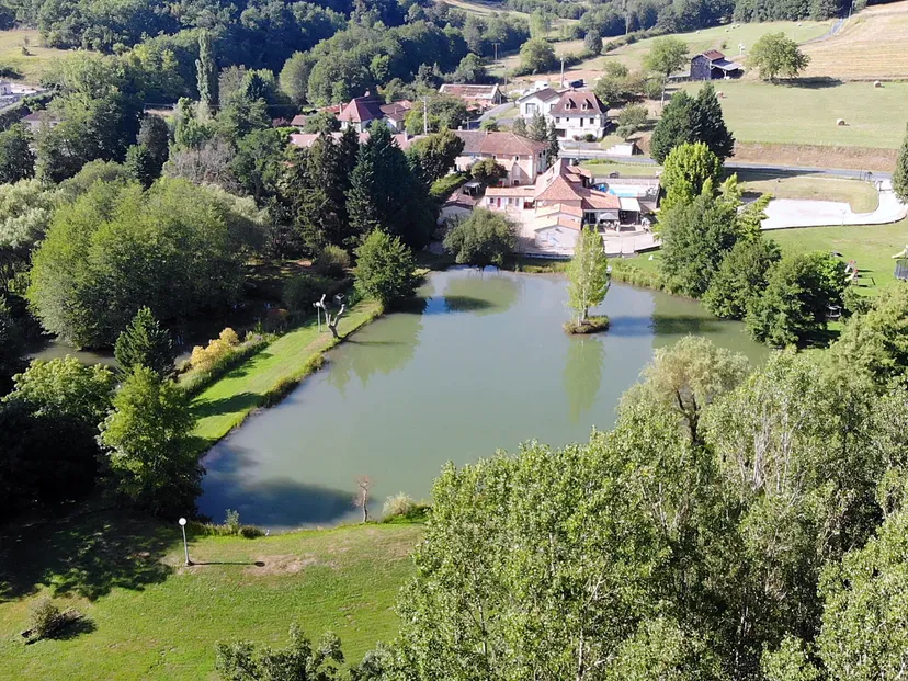 Votre havre de paix : Gîte 4-6 pers. avec étang de 5000m² et piscine en Périgord