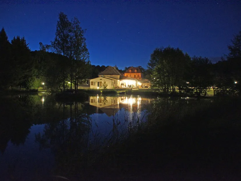 Séjour authentique en Périgord : Votre gîte cosy avec piscine, étang partagé et jardin privatif!